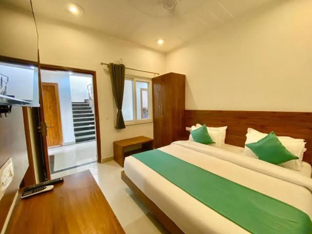 Triple One Hotel Tapovan Rishikesh,Near Laxman Jhula Eksteriør billede